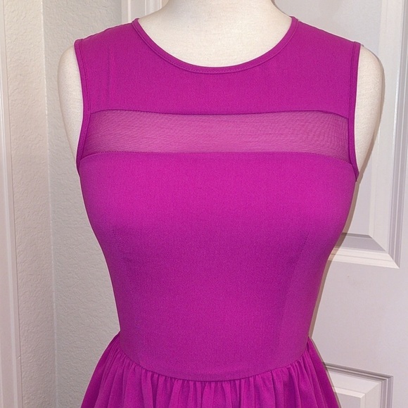 016: H&M magenta peplum above the knee dress w/ mesh to front in Women’s size 4 - Picture 3 of 9